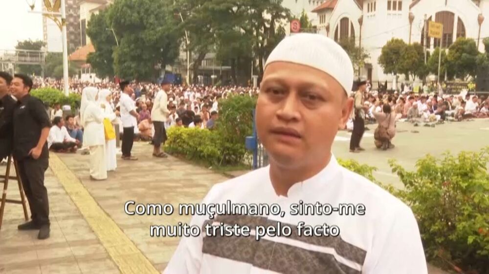 Muçulmanos encheram mesquitas e ruas na Índia, Paquistão e Indonésia para assinalar o fim do Ramadão 