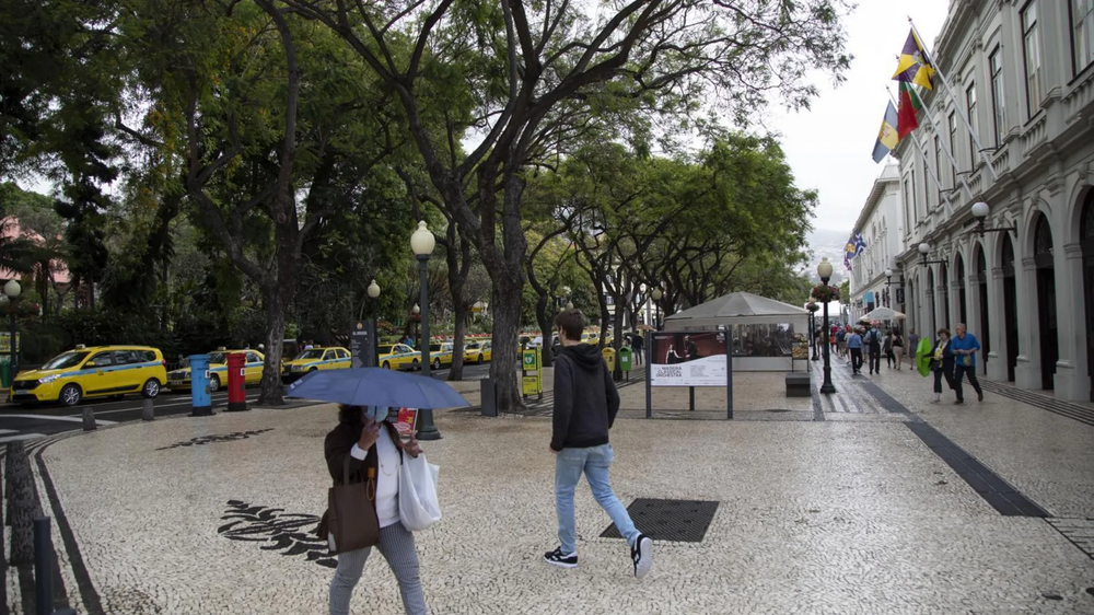 Madeira sob aviso laranja 