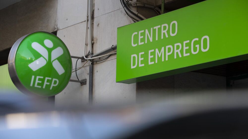 Número de desempregados nos centros de emprego cai 9,9% em fevereiro