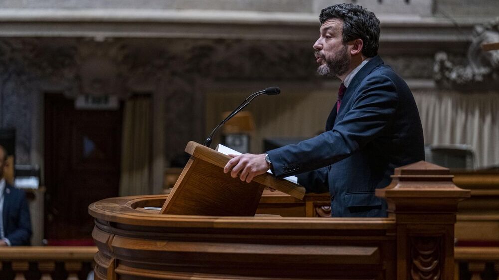 PS acusa Abreu Amorim de “queimar as pontes todas” na solução para o Constitucional