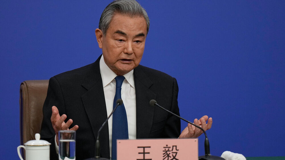 China defende negociações com Teerão e apela a conversações de paz