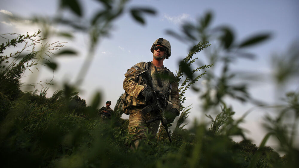 Paraquedistas dos EUA preparam-se para o Médio Oriente