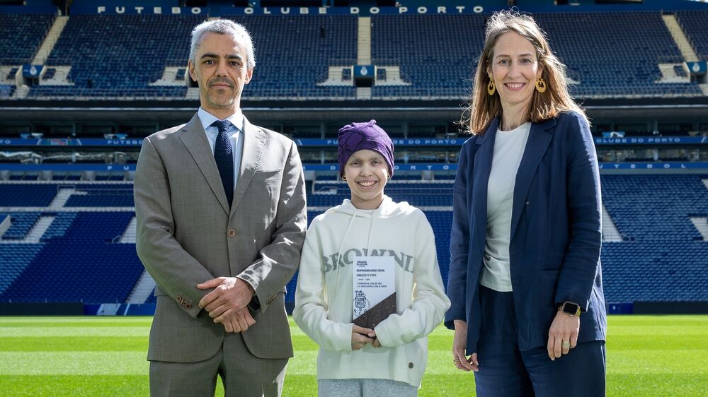 Fundação FC Porto recebe Prémio de Responsabilidade Social e a jovem Luísa levou-o para casa