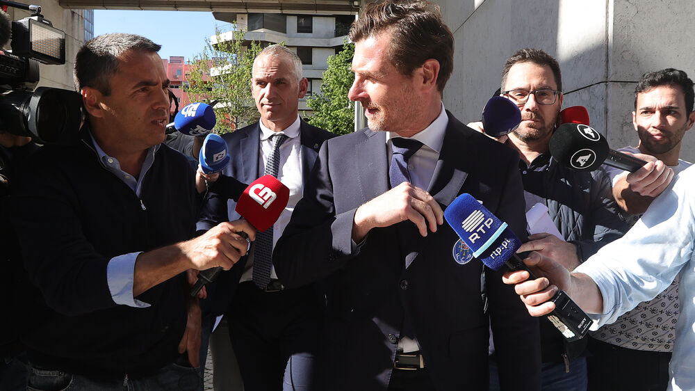 André Villas-Boas à chegada à reunião com a ministra da Cultura e do Desporto