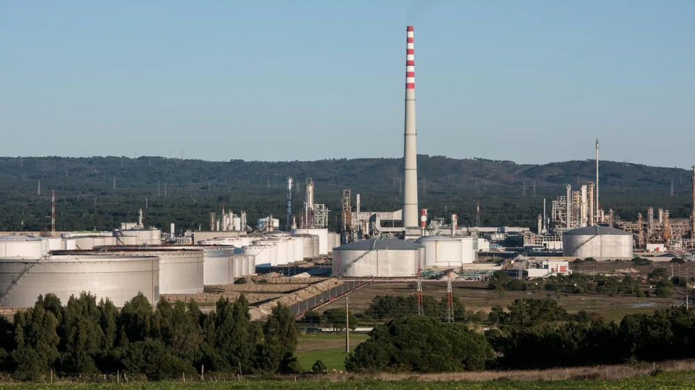 China exige que refinarias privadas mantenham produção 'a todo o custo'