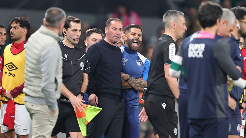 Benfica critica arbitragem após jogo Sporting-Santa Clara nas redes sociais