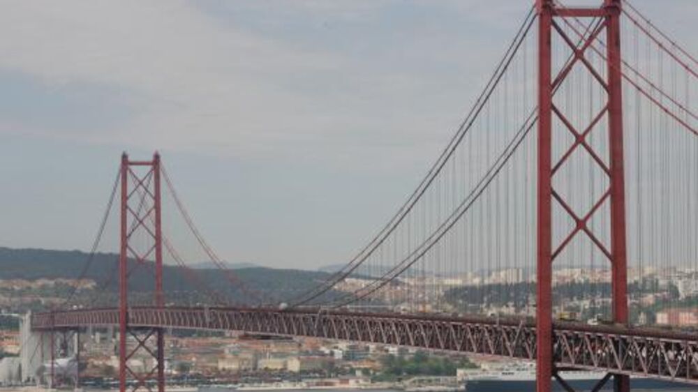 PSP trava trânsito na Ponte 25 de Abril para deter condutor em fuga