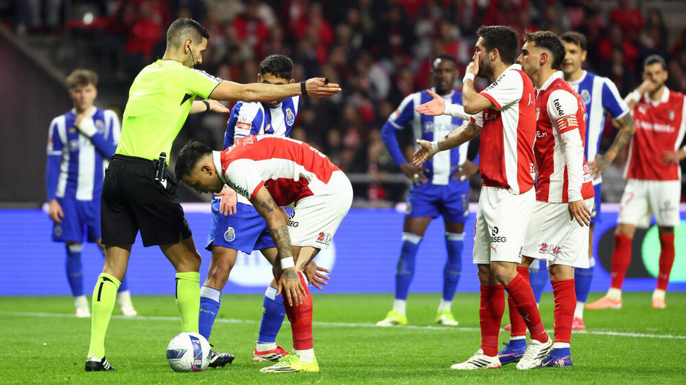 FPF corrige notas: Árbitro e VAR do Sp. Braga-FC Porto com avaliação 'muito satisfatória' e 'satisfatória'