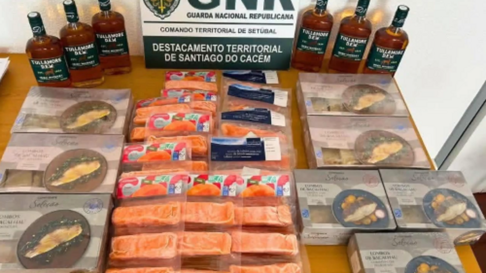 Mulher de 27 anos detida por suspeitas de furto num estabelecimento comercial em Sines 