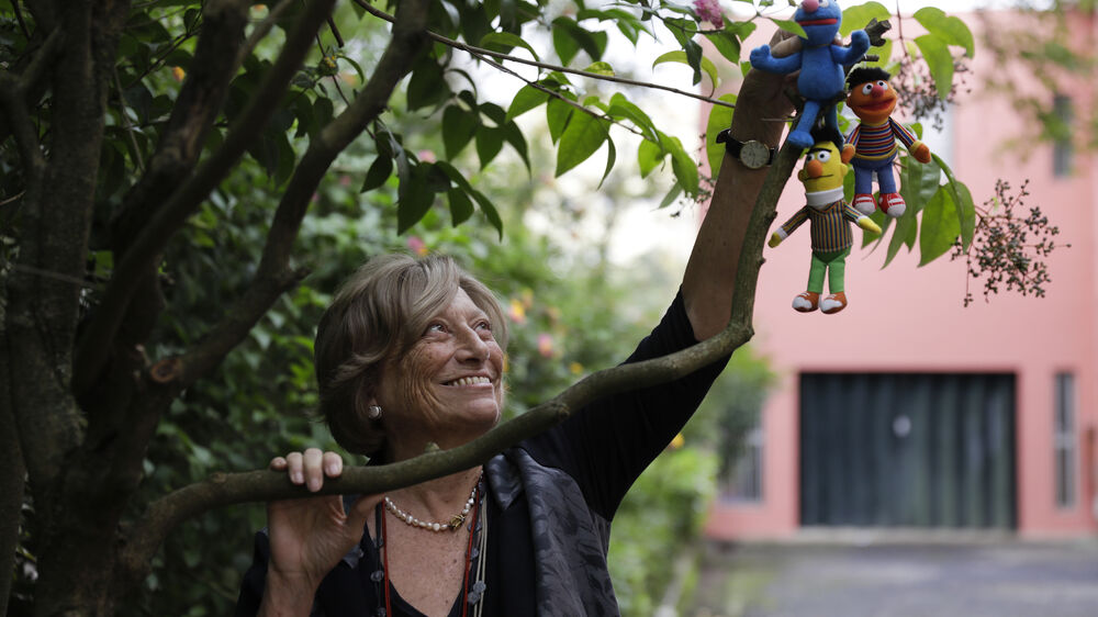 Maria Emília Brederode dos Santos recordada na Rua Sésamo, após falecimento aos 84 anos