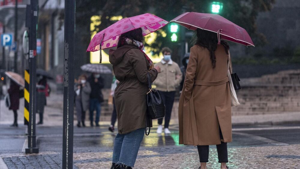 Ilhas de São Miguel e Santa Maria sob aviso amarelo devido à chuva
