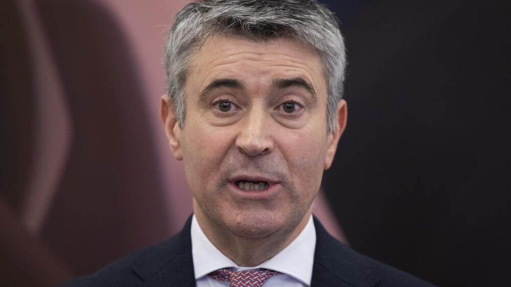 José Luís Carneiro acusa Governo de “asfixia democrática”