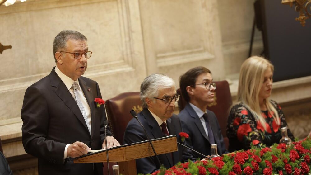 Eurico Brilhante Dias destaca discurso de Seguro e critica Aguiar-Branco