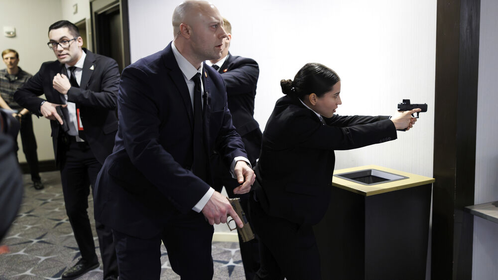 Da retirada de Trump à detenção do suspeito: o que se sabe sobre o ataque durante jantar de correspondentes da Casa Branca