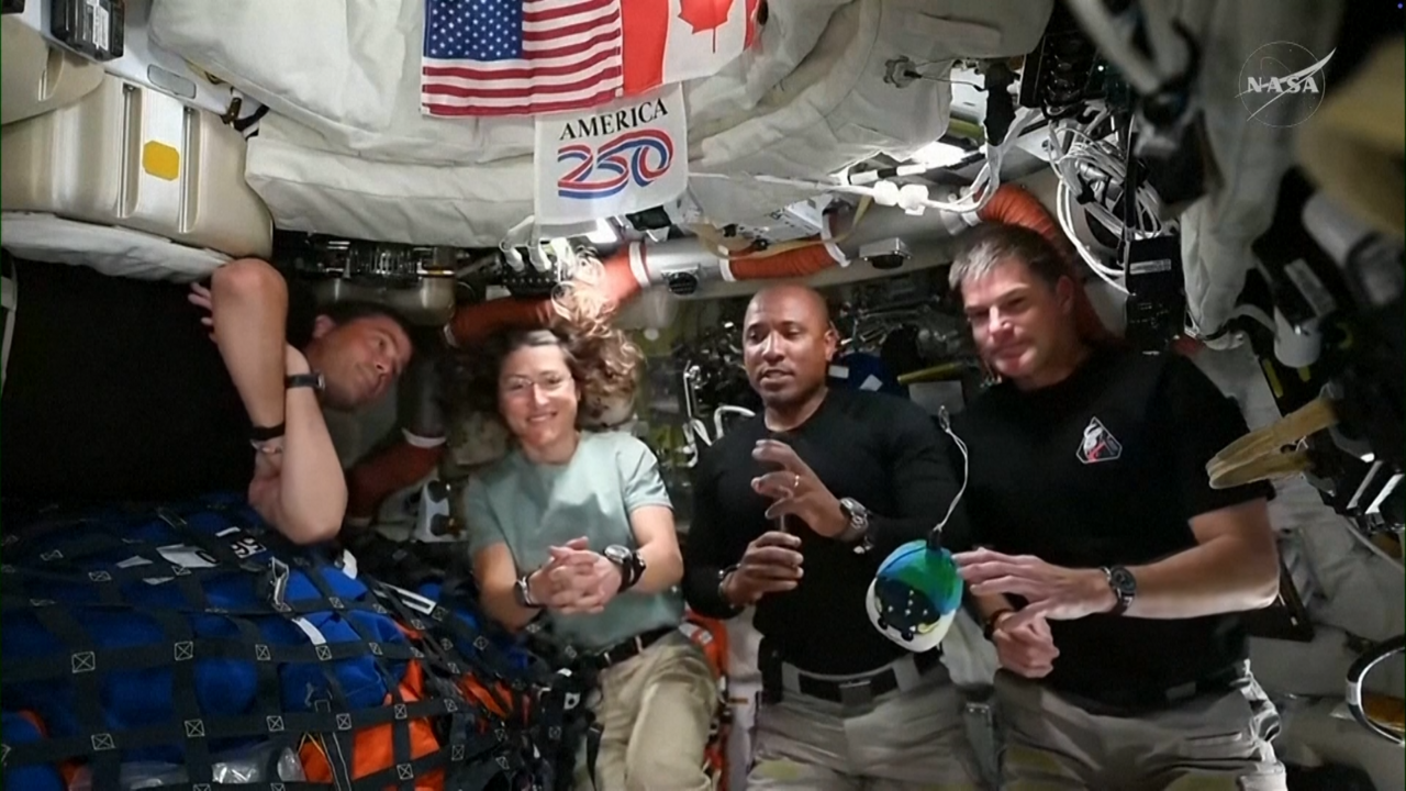 “Deixou-nos a todos boquiabertos”: astronautas descrevem eclipse da Terra visto da órbita da Lua  