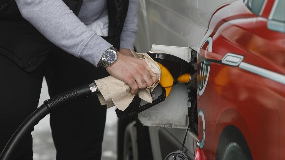 PS insiste na descida do IVA dos combustíveis e chama ao parlamento representantes das petrolíferas