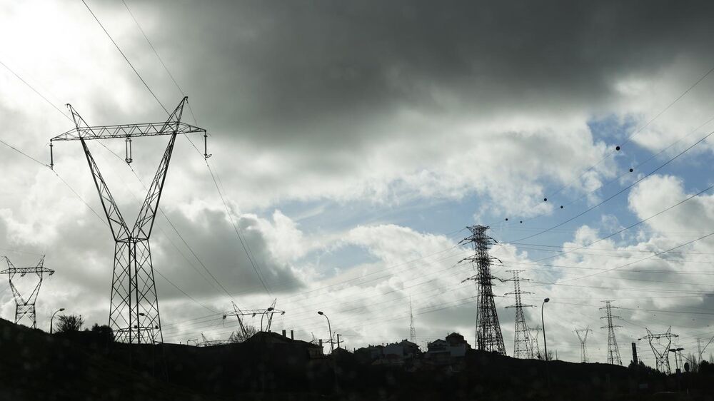 Preço da eletricidade na UE sobe para 28,96 euros/khw no 2.º semestre de 2025