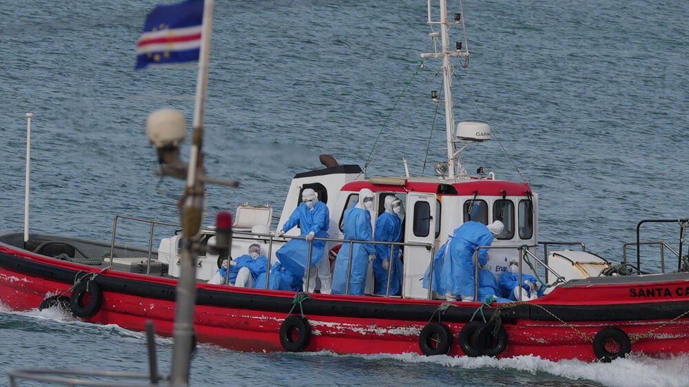 Hantavírus: Três casos suspeitos retirados de navio e a caminho dos Países Baixos