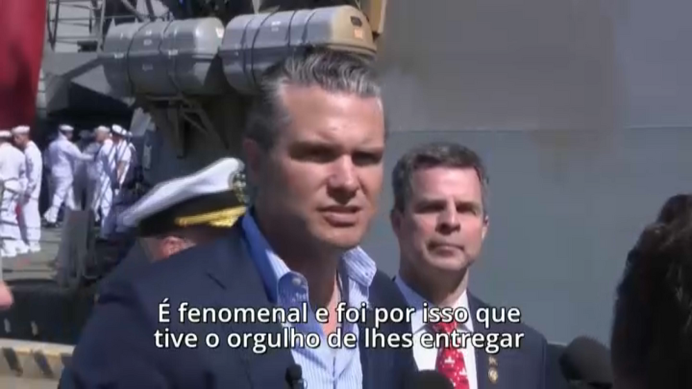 Porta-aviões USS Ford dos EUA regressa a casa após 11 meses. Apoiou guerra no Irão e captura de Maduro 