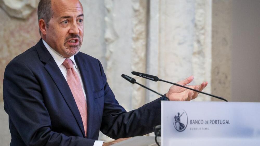 Governador do Banco de Portugal, Álvaro Santos Pereira, usa da palavra durante a abertura e lançamento da Plataforma de Acompanhamento da Fraude Digital 