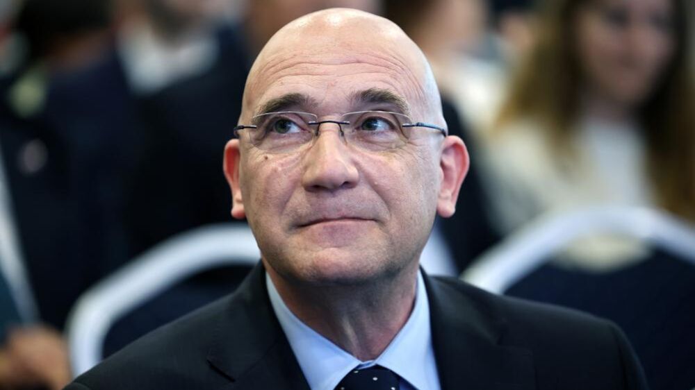 Passos recusa entrar “em labirintos de interpretações” sobre os políticos postiços