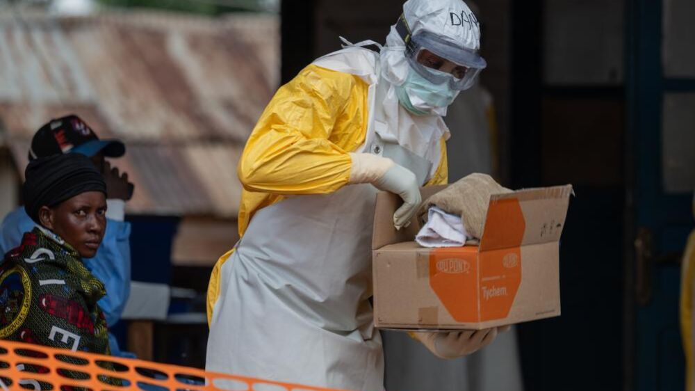 Ébola: Paciente norte-americano tratado na Alemanha e família tiveram alta hospitalar
