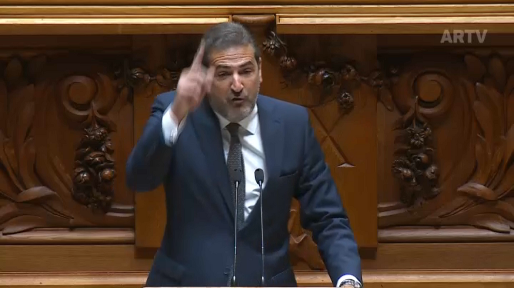 'É o maior ato de hipocrisia política do Partido Socialista': Hugo Soares sobre críticas à PSU  