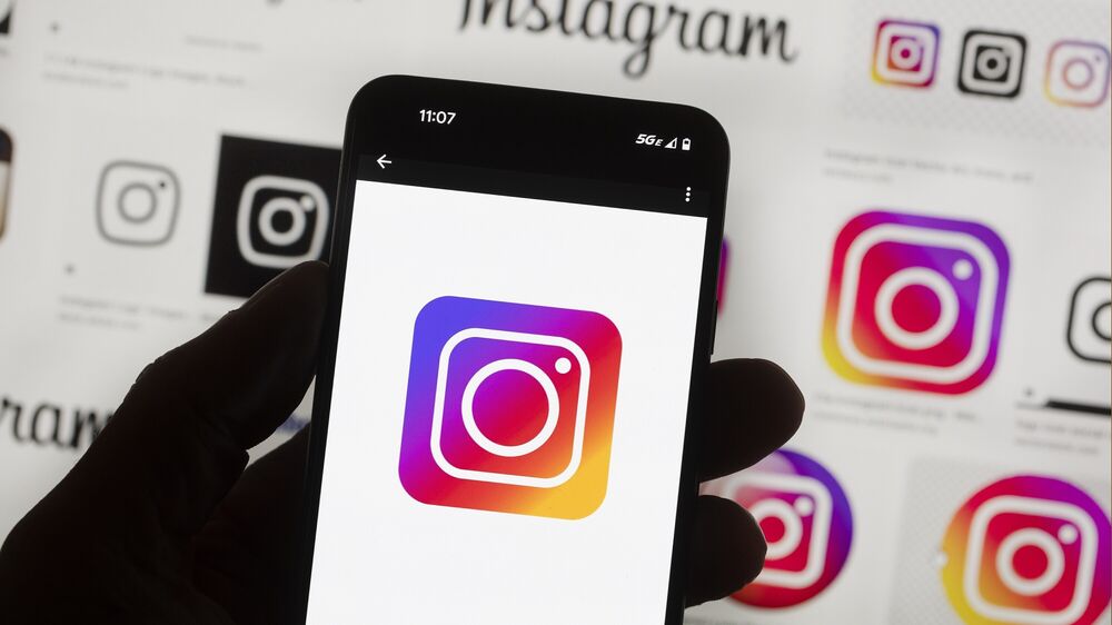 Facebook e Instagram em baixo