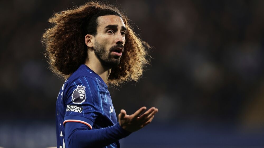 Cucurella, jogador do Chelsea, em campo