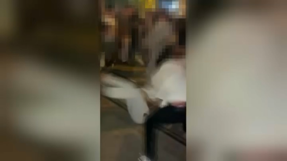 Jovem de 20 anos violentamente agredido na zona de Santos 