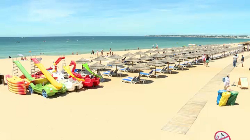 Maioria dos portugueses concorda que chapéus de sol podem ser colocados em frente às concessões nas praias nacionais