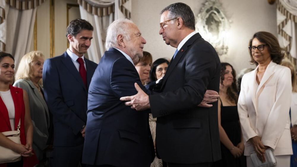 Presidente da República condecora José João Abrantes