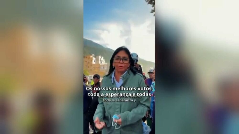 Delcy Rodríguez visita La Guaira para supervisionar resgates