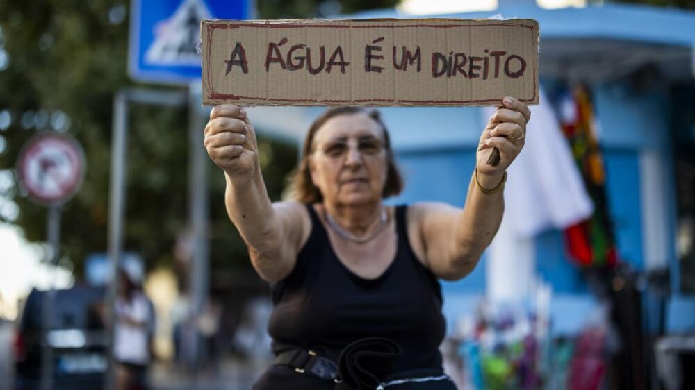 Movimento de cidadãos quer conhecer plano de contingência para a água durante festival na Caparica
