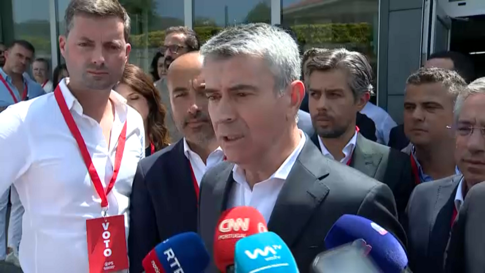 PS exige explicações sobre exames nacionais e acusa Luís Montenegro de 'insensibilidade'