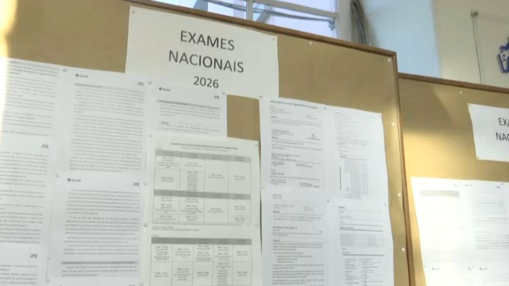 Médias baixam a Português e Biologia e sobem a Matemática A
