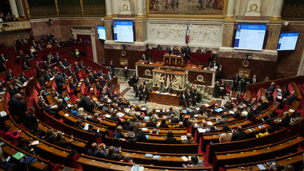 França aprova em definitivo lei que legaliza eutanásia e suicídio assistido