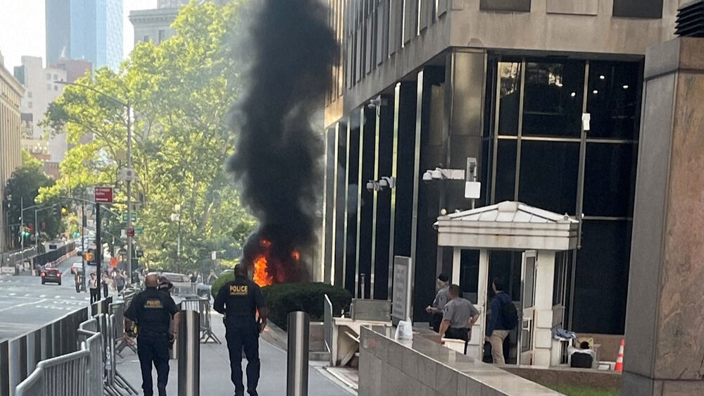 Homem detido após ataque com dispositivo incendiário perto de instalações federais em Nova Iorque
