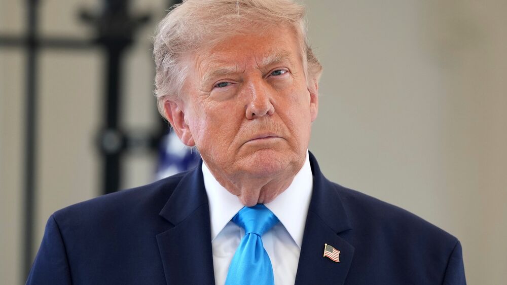 Irão: Trump volta a ameaçar Teerão e exige acordo ou 'rendição total'
