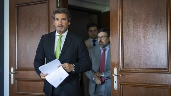 Comissão emite parecer que autoriza Ventura a testemunhar por escrito sobre alegada invasão de gabinete
