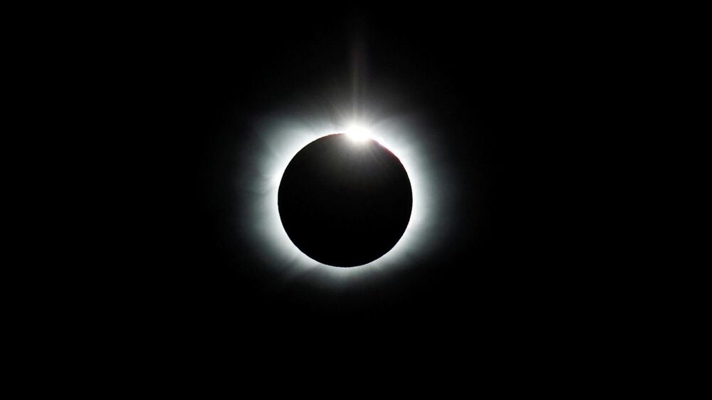 Óculos gratuitos para observação de eclipse solar podem ser reservados a partir de hoje