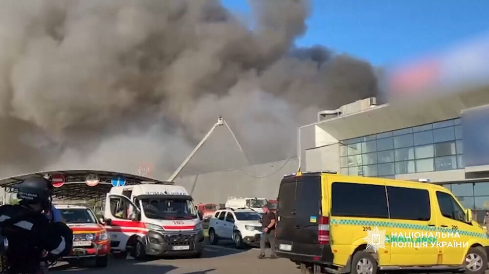 Ataque russo mata pelo menos 14 pessoas num centro comercial na Ucrânia