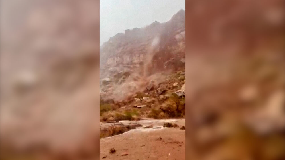 Chuva intensa transforma encosta de Zion numa cascata de lama no Utah