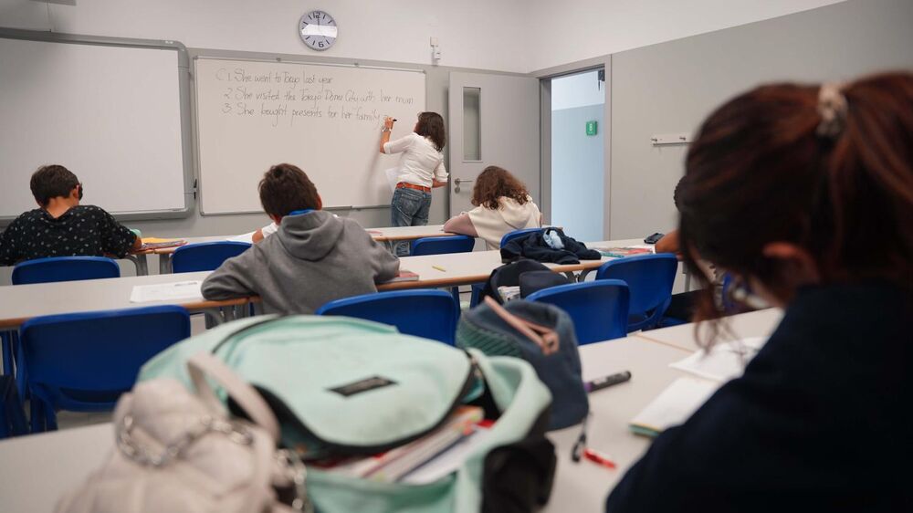 Os alunos na sala de aula