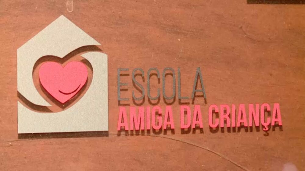 Aluna com paralisia cerebral colocada numa escola a 300 km de casa