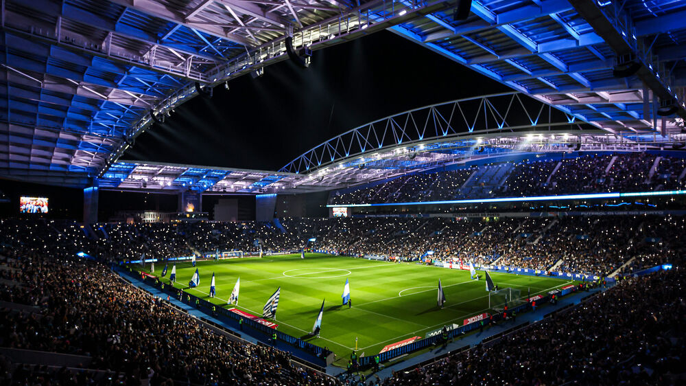 Vista geral do Estádio do Dragão com o novo sistema de iluminação